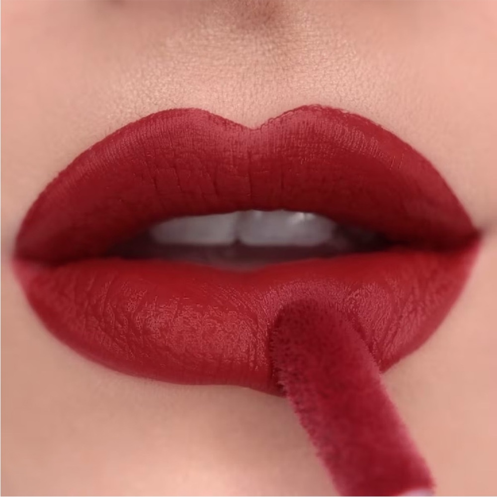 Makeup Revolution Matte Bomb Creamy
Velvet Finish Liquid Lipstick - Lure Red